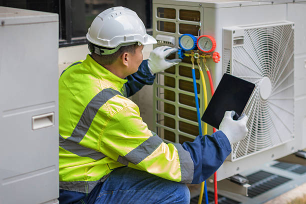 Professional Hvac Maintenance technician working in Valrico, FL